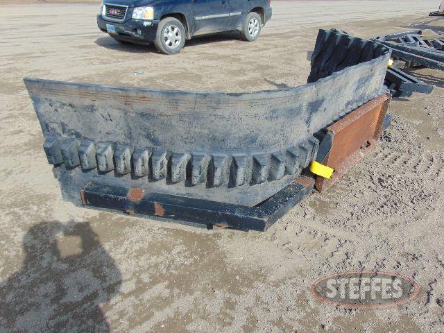 Snow pusher, 11-, rubber track, for skid steer loader_1.jpg